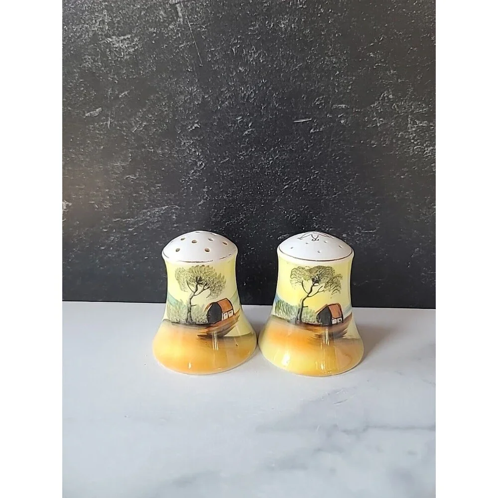 Vintage Salt And Pepper Shakers, READ